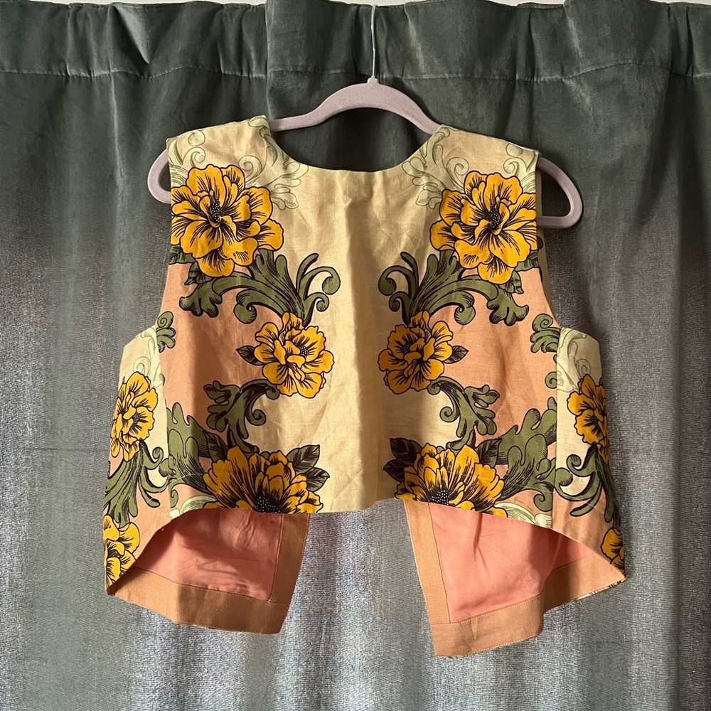 FARM Rio Cream Delicate Flower Arabesques Euroflax™ Premium Linen Crop Top